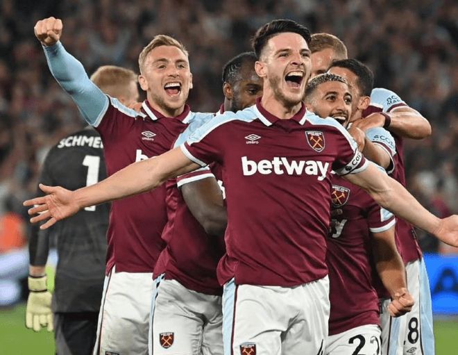 杜兰特篮下补篮，逆转比赛