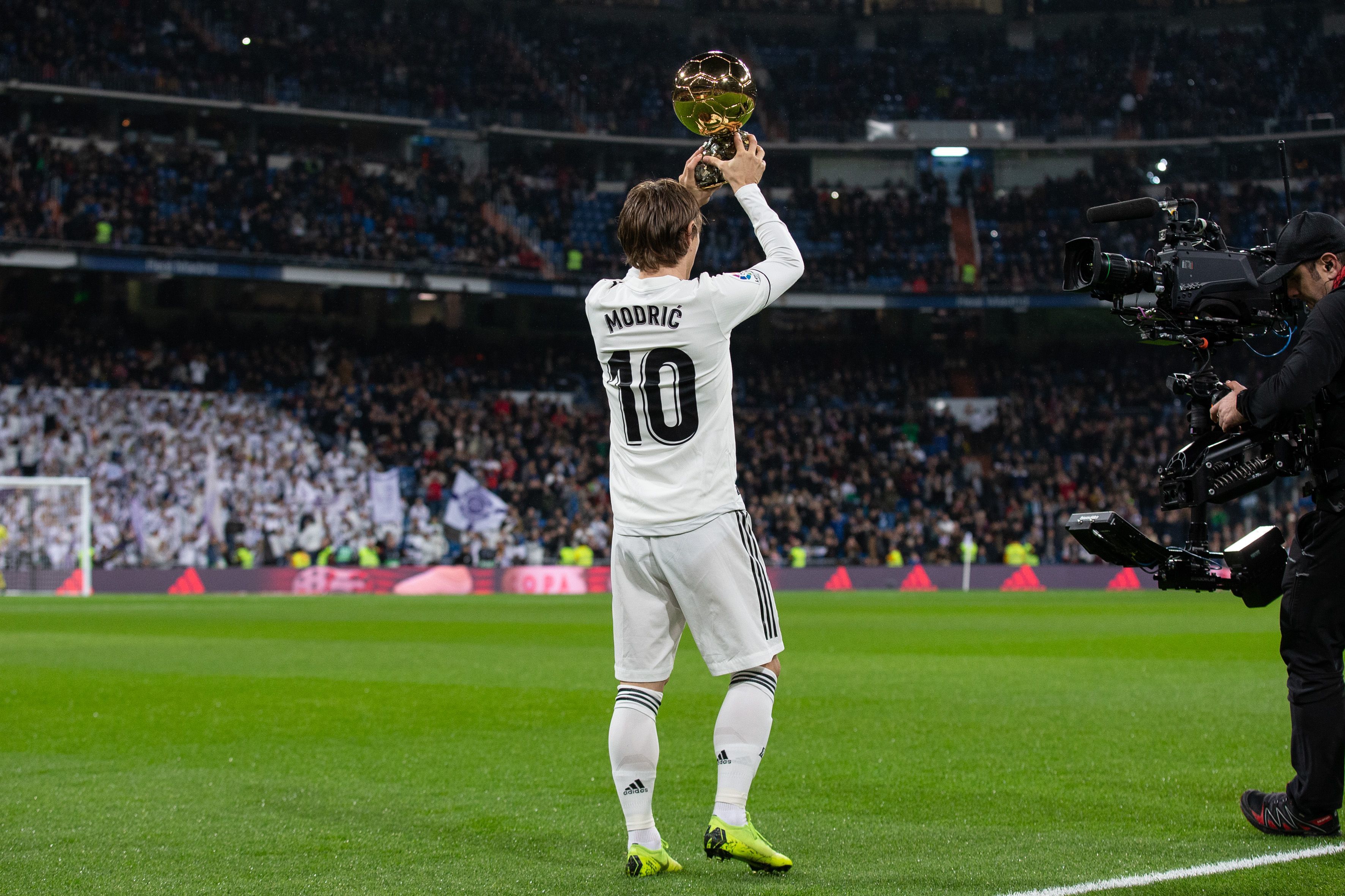 卡利亚里vs萨索洛 比萨vs拉齐奥