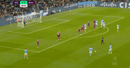 勇士队防守顶尖，波斯特超越格林，科尔应给予更多首发机会。